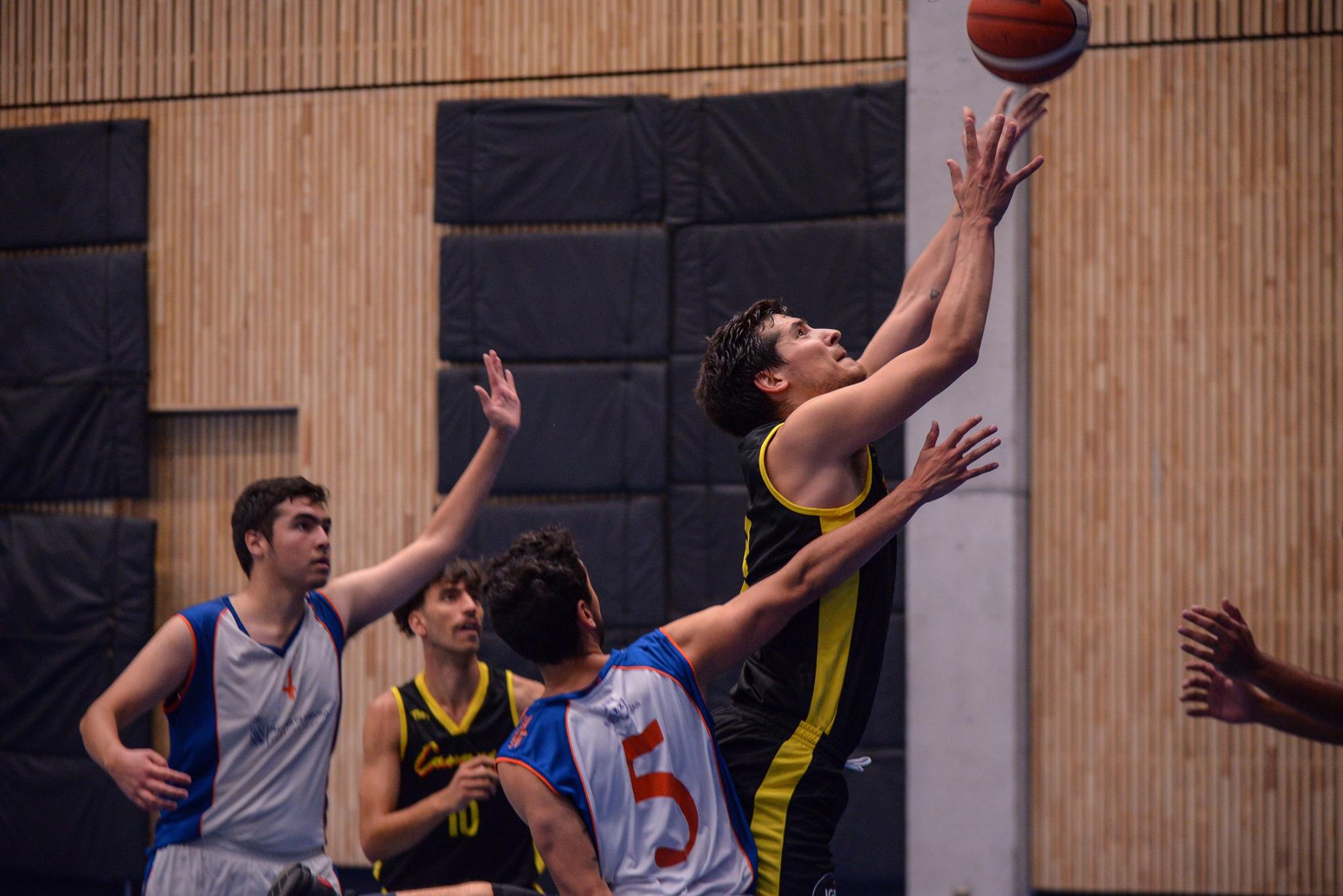 JGM consigue su primer triunfo en el TIF de básquetbol al derrotar a Derecho B﻿
