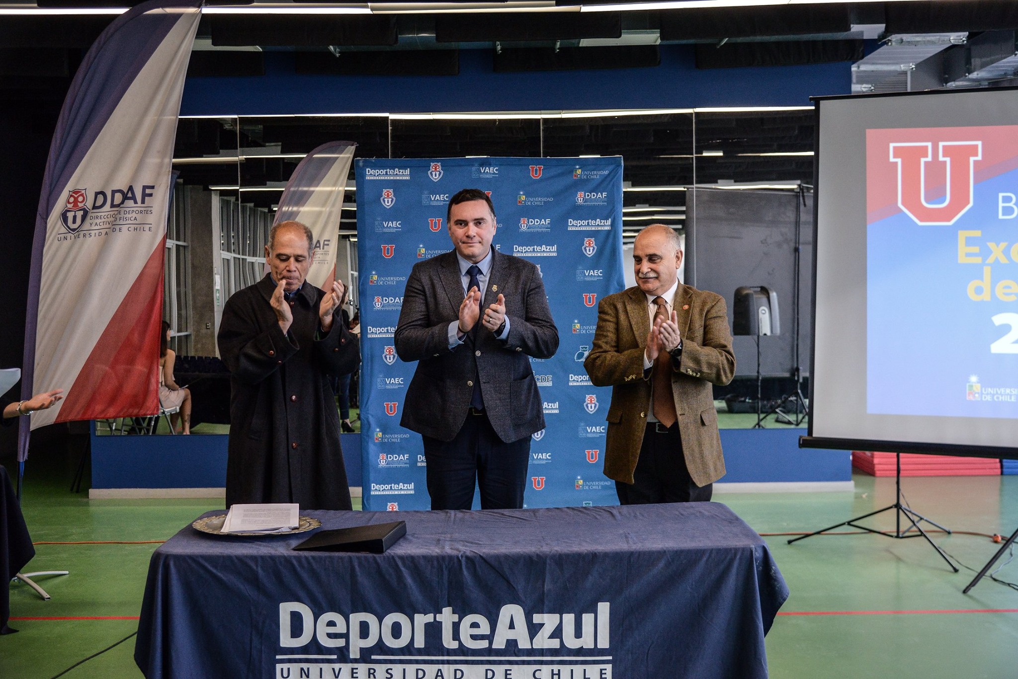 Universidad de Chile y COCH firman acuerdo de colaboración mutua