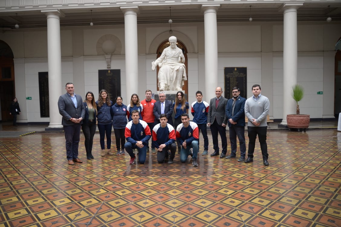 Autoridades reciben a deportistas universitarios que participaron en los Juegos Panamericanos Lima 2019
