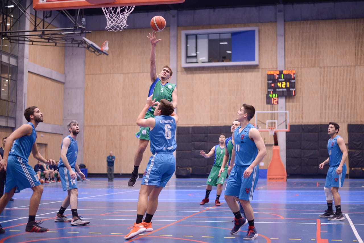 Básquetbol hombres: Fen y Derecho animarán la final