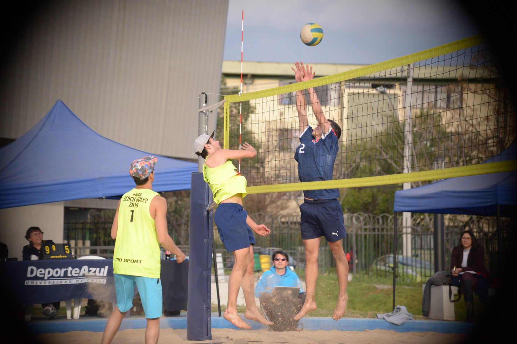 Las mujeres de Derecho y los hombres de JGM se hicieron con el primer lugar del Beach Volley