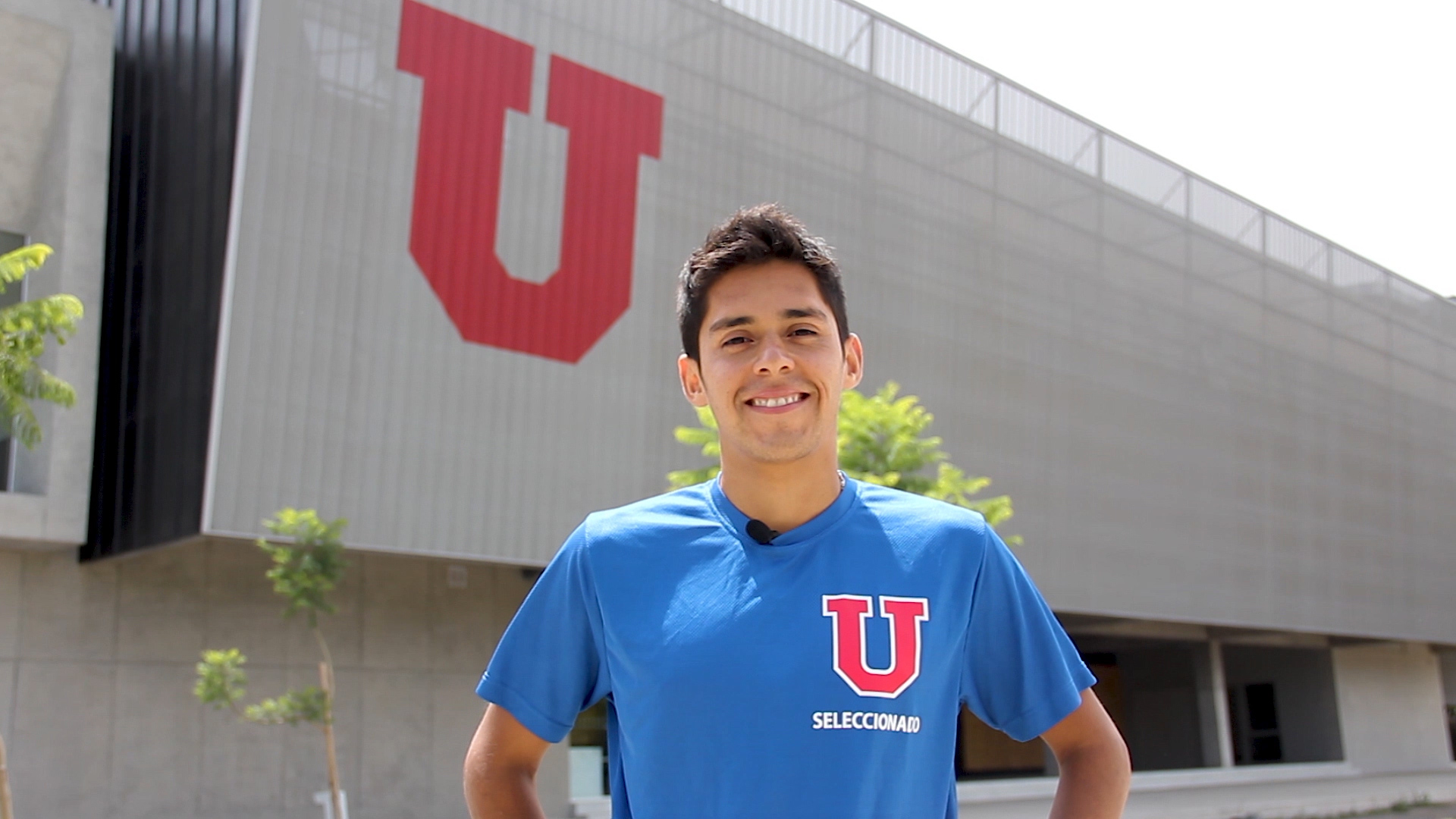 Entrevista a Esteban Bustos en Radio U. de Chile: "Uno trabaja siempre para ganar"