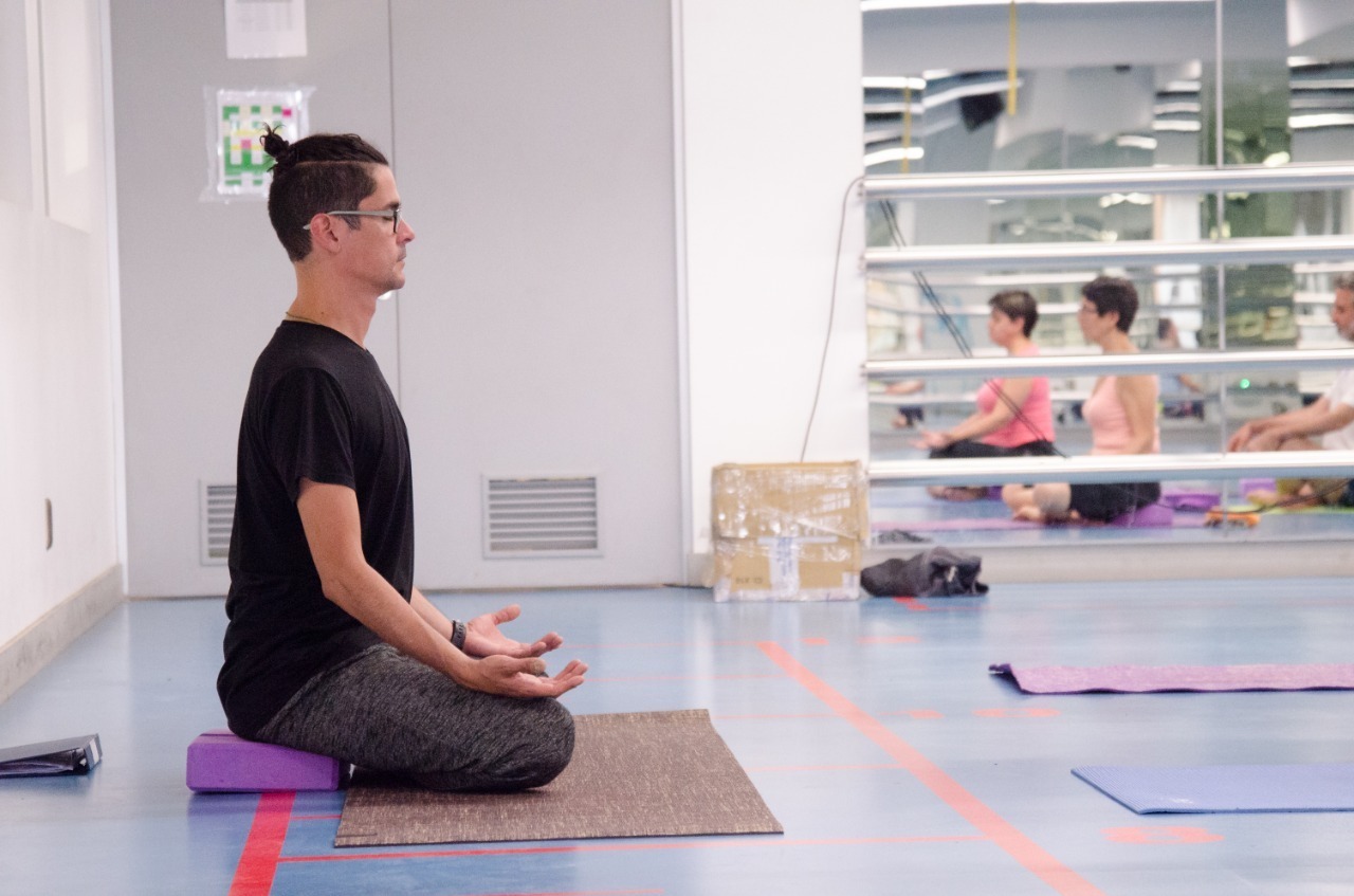 RADIO UCHILE: ENTREVISTA A RAÚL ARANDA, PROFESOR DE YOGA
