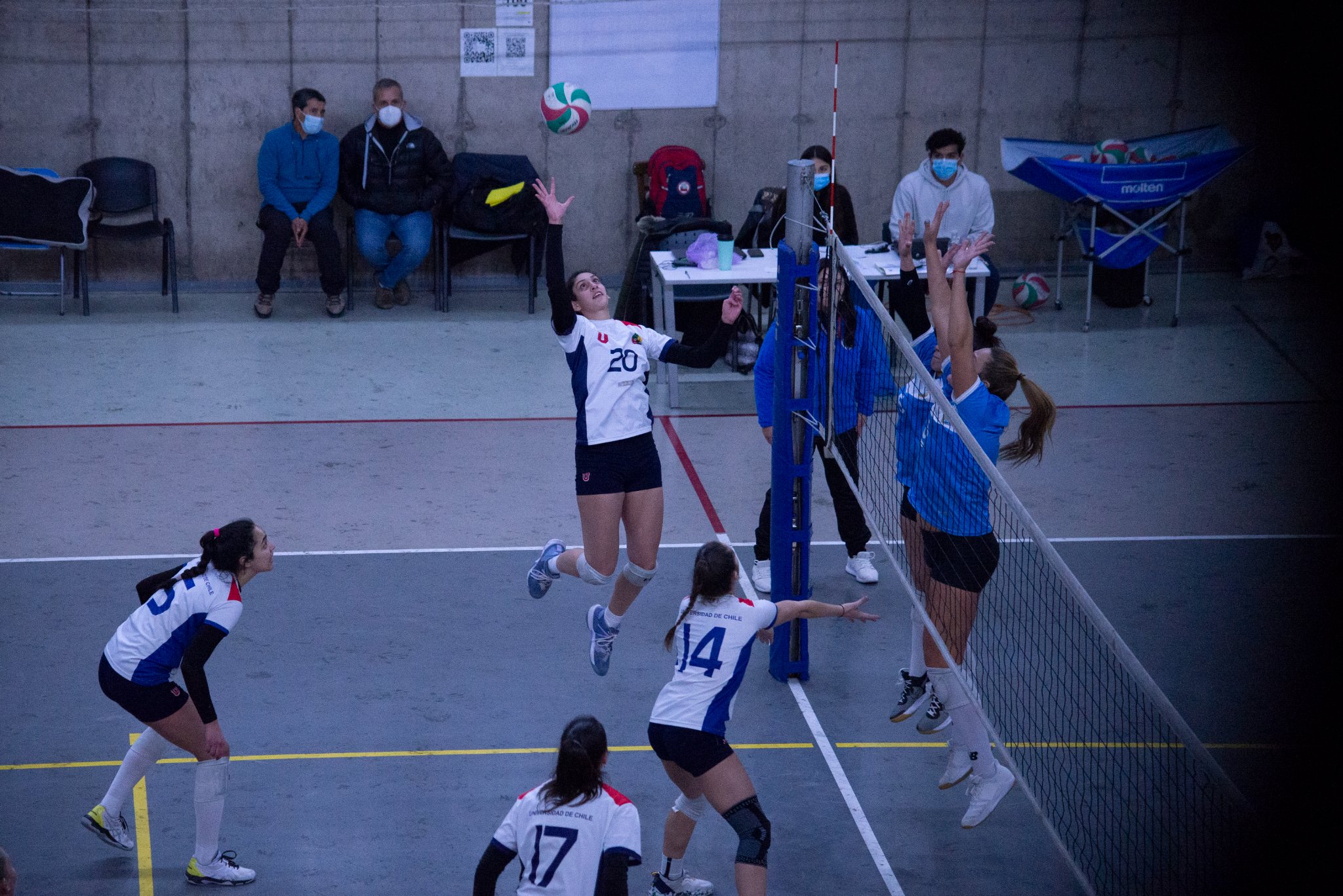 LDES: Selección de vóleibol mujeres cae en semifinal frente a la UC