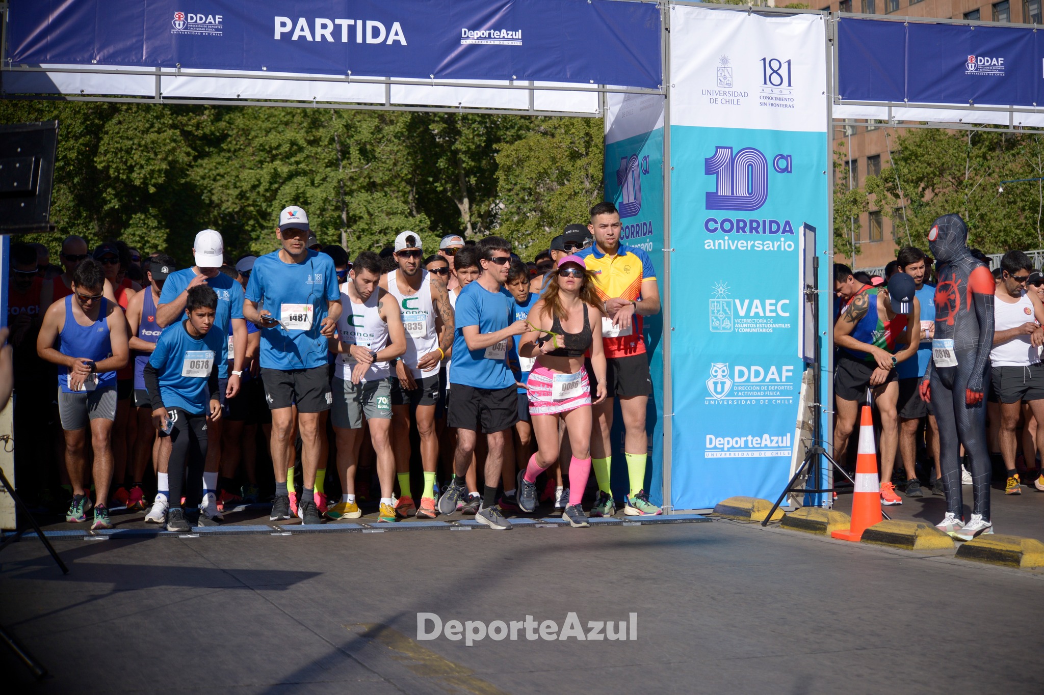 1.500 participantes llegaron a Casa Central para participar de la Corrida Aniversario 181 años 