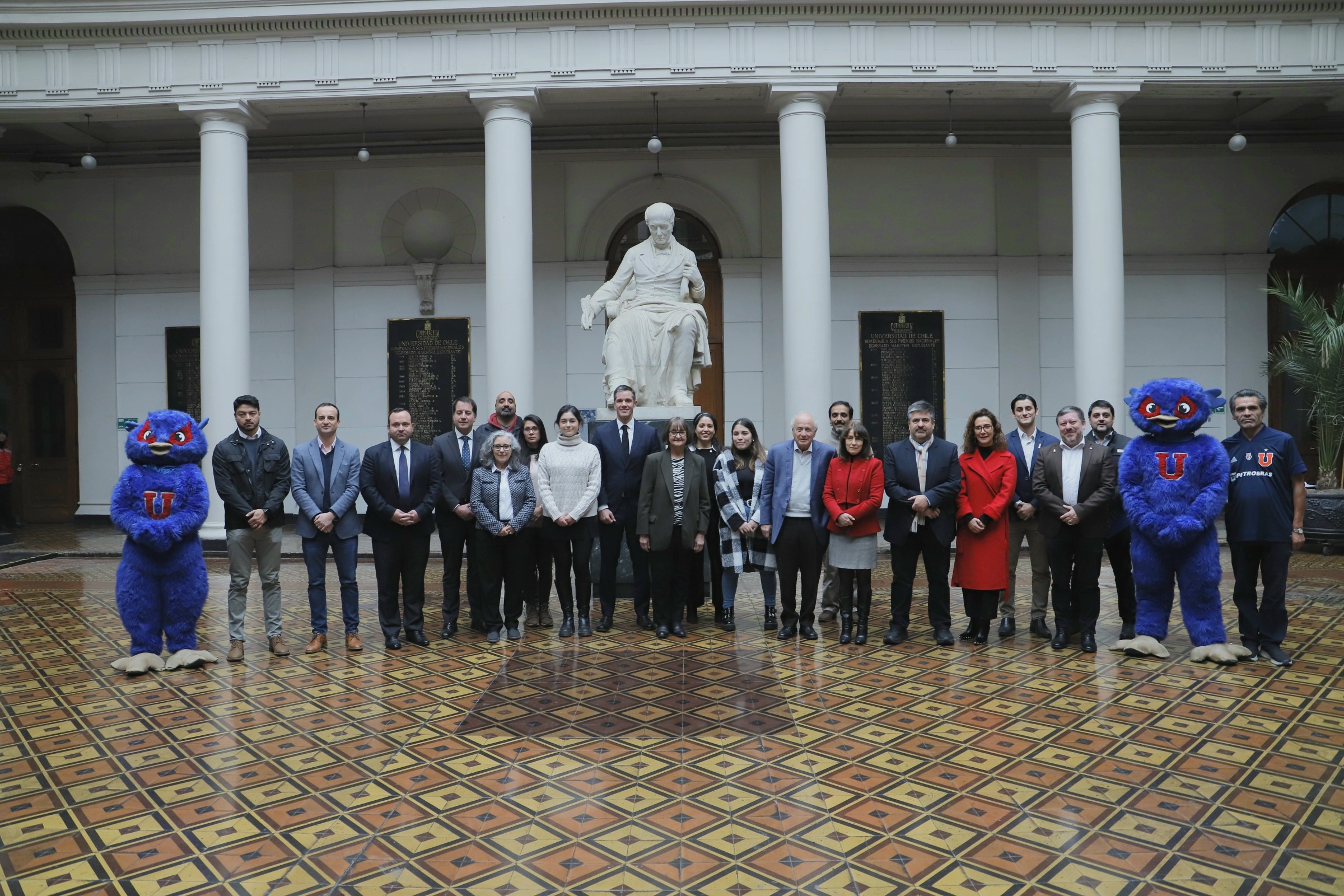 U. de Chile y Azul Azul firman convenio que otorga descuentos para la comunidad universitaria