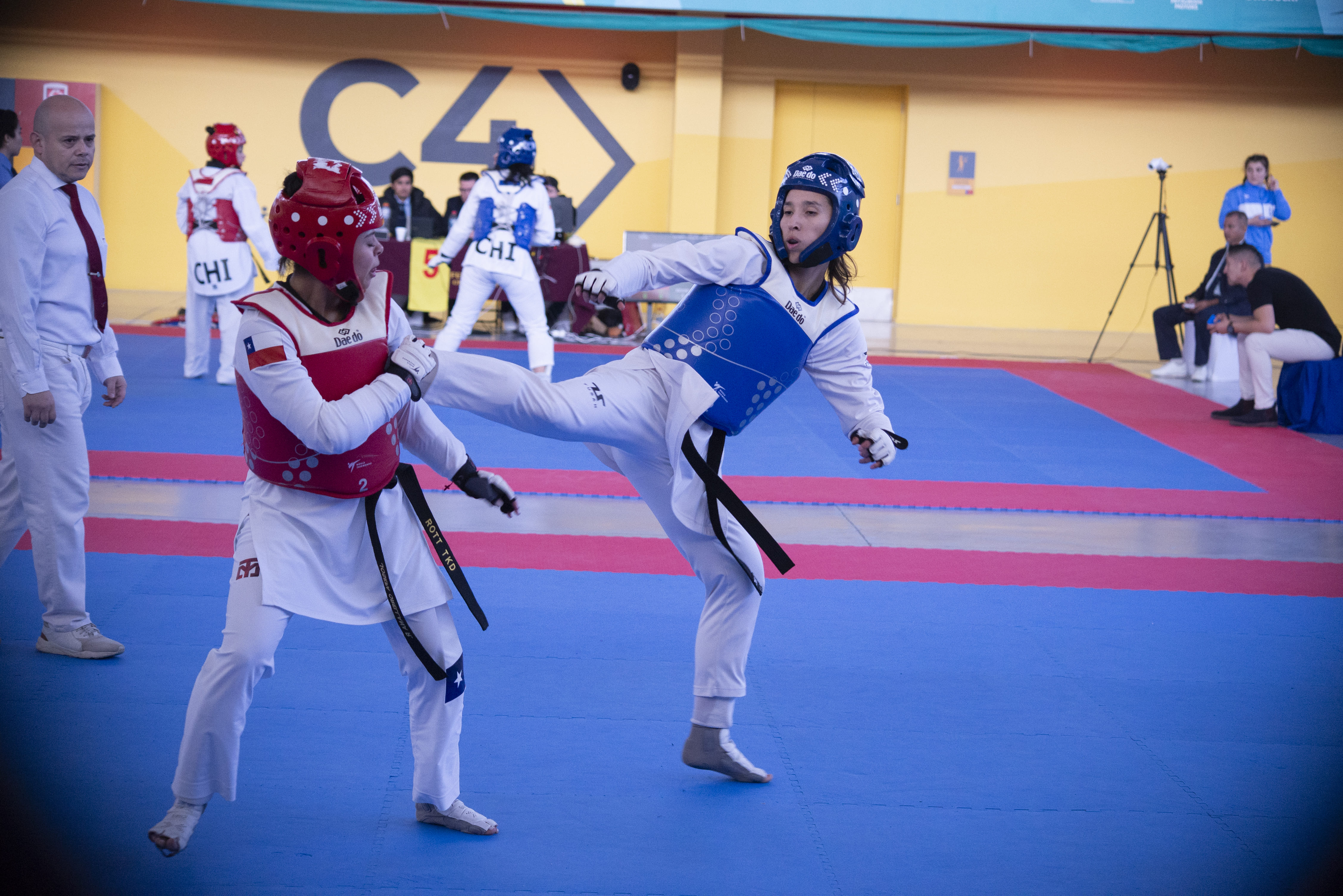 La Universidad de Chile arrasa en el campeonato de Taekwondo LDES