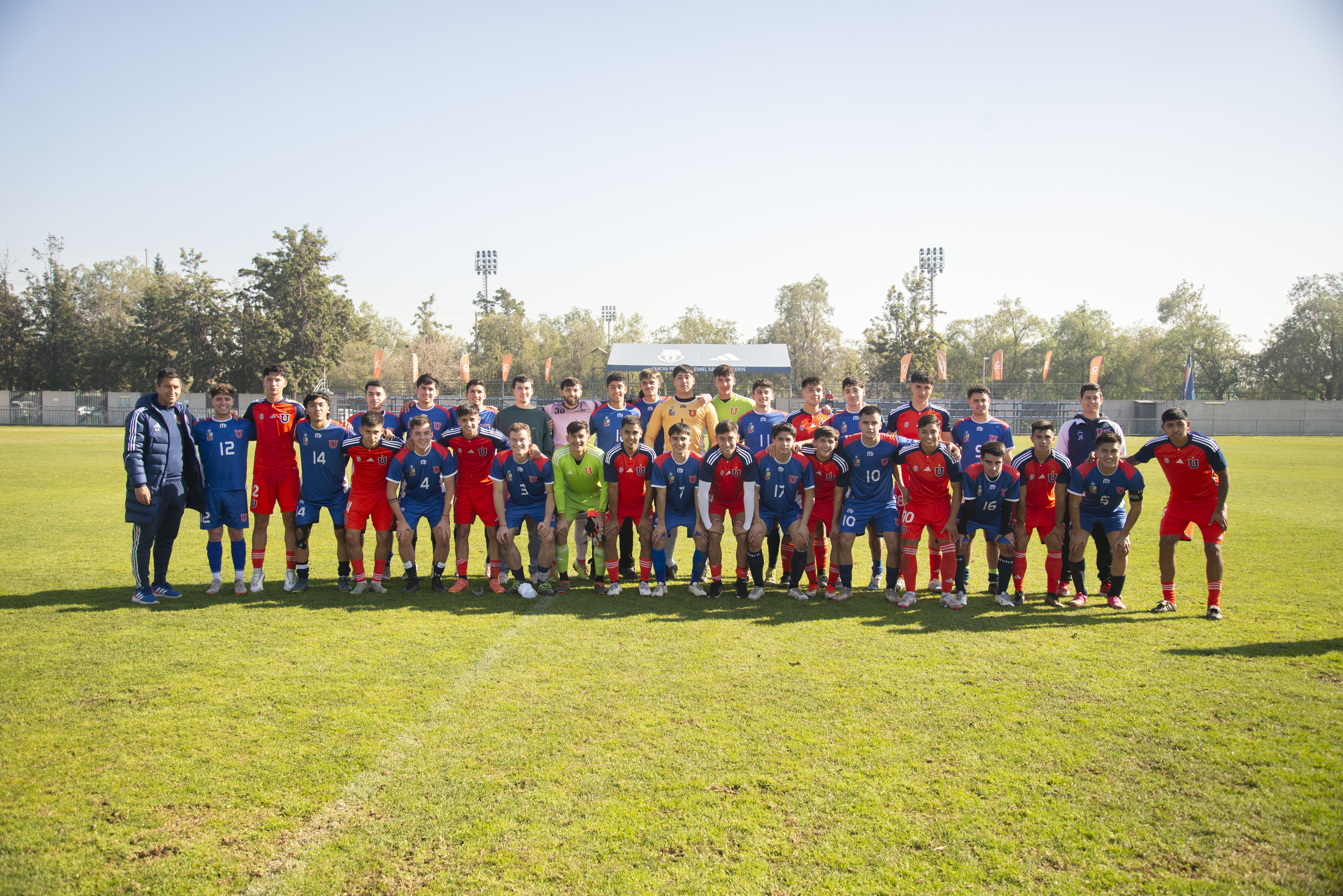La Casa de Estudios y el Club Deportivo Universidad de Chile disputaron un partido amistoso