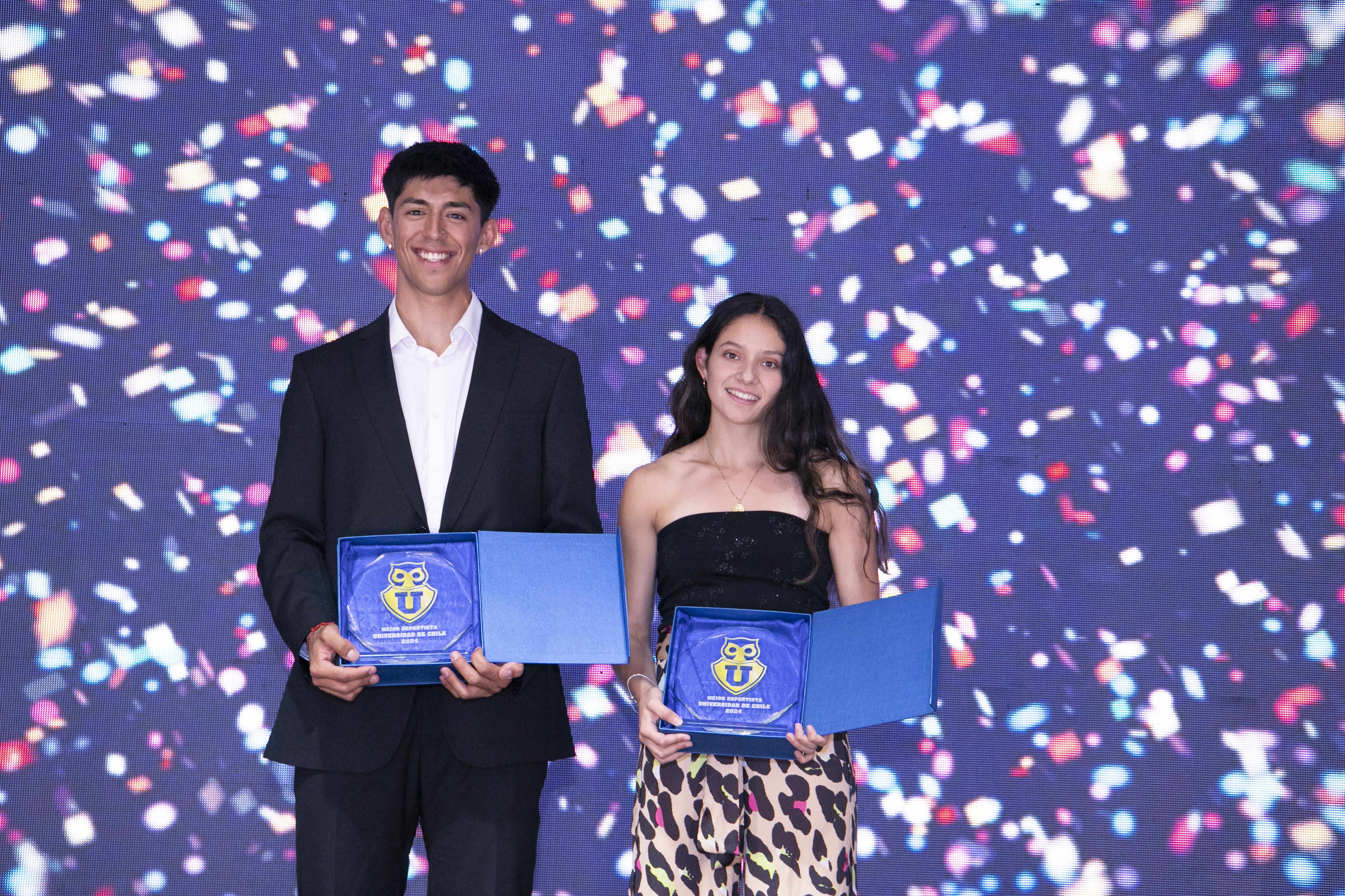 Noche del Deporte Azul: Luis Reyes y Antonia Ramírez obtienen el “Chuncho de Oro” como los mejores deportistas de la Universidad de Chile 2024