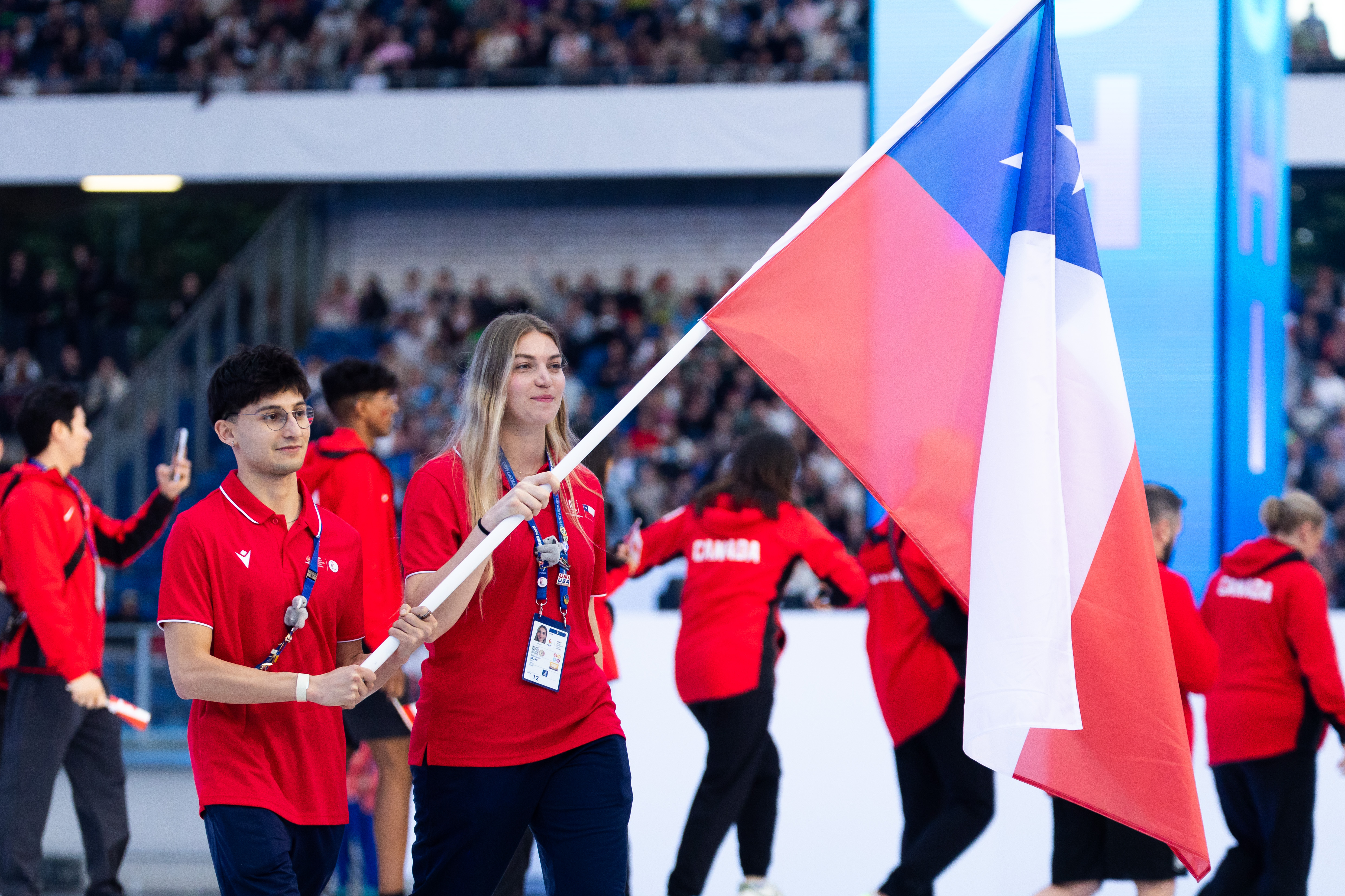 Gastón Vásquez fue abanderado de Chile en la inauguración de FISU Rhine-Ruhr 2025