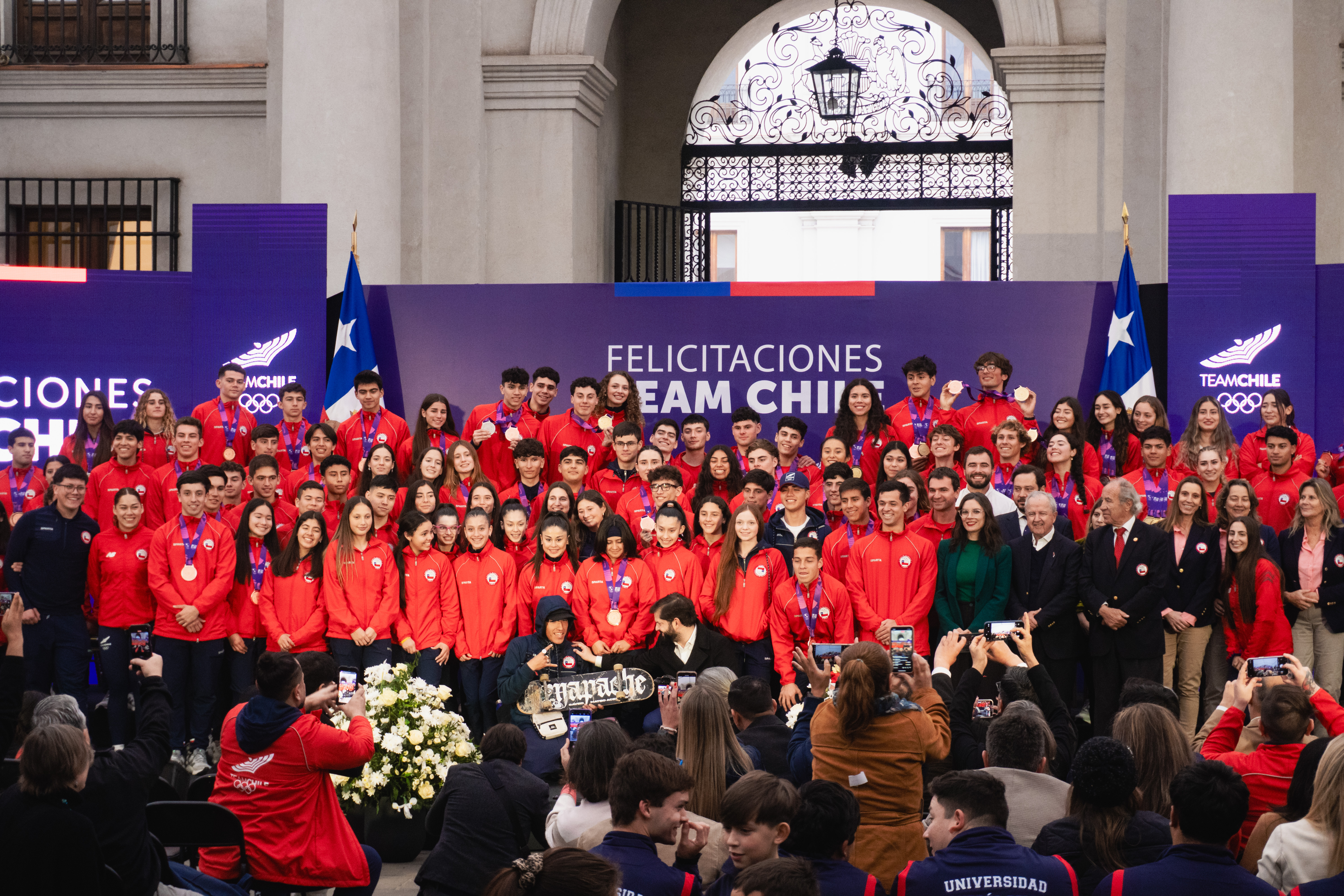 Juegos Panamericanos Junior: Delegación U. de Chile estuvo presente en homenaje en La Moneda