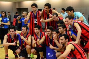 Básquetbol (H) JOE 2015: FCFM supera a Derecho y se consagra campeón