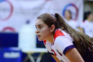 Conoce a Mariana Salinas, seleccionada de vóleibol U. de Chile que ingresó por cupo deportivo en 2014