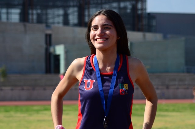 Poulette Cardoch, seleccionada atletismo U. de Chile: “Me ha ayudado mucho  haber entrado por Ingreso Especial”. - DeporteAzul
