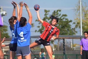 Torneos Interfacultades: con tres partidos se inició el balonmano mujeres 2015