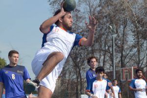 Química vence a Medicina y lidera por ahora el balonmano masculino
