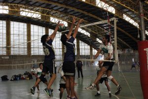 Interfacultades vóleibol hombres: Medicina recupera puntos ante FEN y Antumapu pisa fuerte rumbo al ascenso