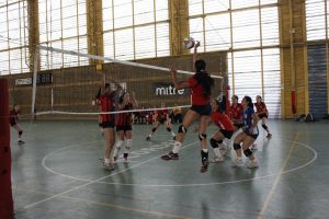 Interfacultades de vóleibol mujeres: Medicina superó a Ingeniería y Derecho remontó ante INAP