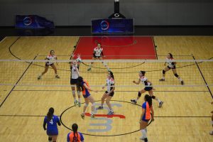 Selección de vóleibol mujeres vence a la USACH y se escapa en la punta de la tabla