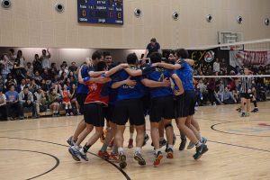 Vóleibol hombres: FEN supera a Ingeniería y se queda con la copa Vóleibol hombres: FEN supera a Ingeniería y se queda con la copa