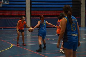FCFM y FEN no dan ventajas en el TIF de básquetbol mujeres