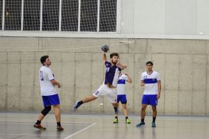 Selecciones U. de Chile se imponen a la UC en Fenaude Metropolitano de Balonmano