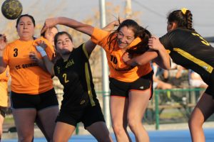 JOE 2018: Química, Derecho y FCFM reafirmaron su candidatura en balonmano mujeres