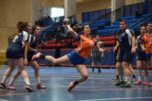 Cómodo debut de la U en el campeonato nacional de balonmano en mujeres Cómodo debut de la U en el campeonato nacional de balonmano en mujeres