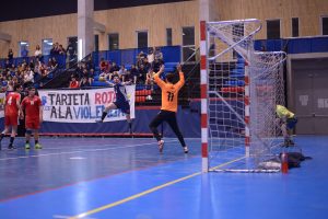 CNU balonmano hombres: La U ante la UFRO y la UC contra UDEC animarán las semifinales