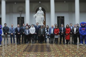 U. de Chile y Azul Azul firman convenio que otorga descuentos para la comunidad universitaria U. de Chile y Azul Azul firman convenio que otorga descuentos para la comunidad universitaria