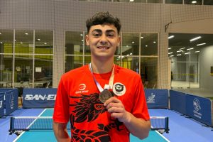 El estudiante U. de Chile Juan Penna se consagra campeón nacional de para tenis de mesa